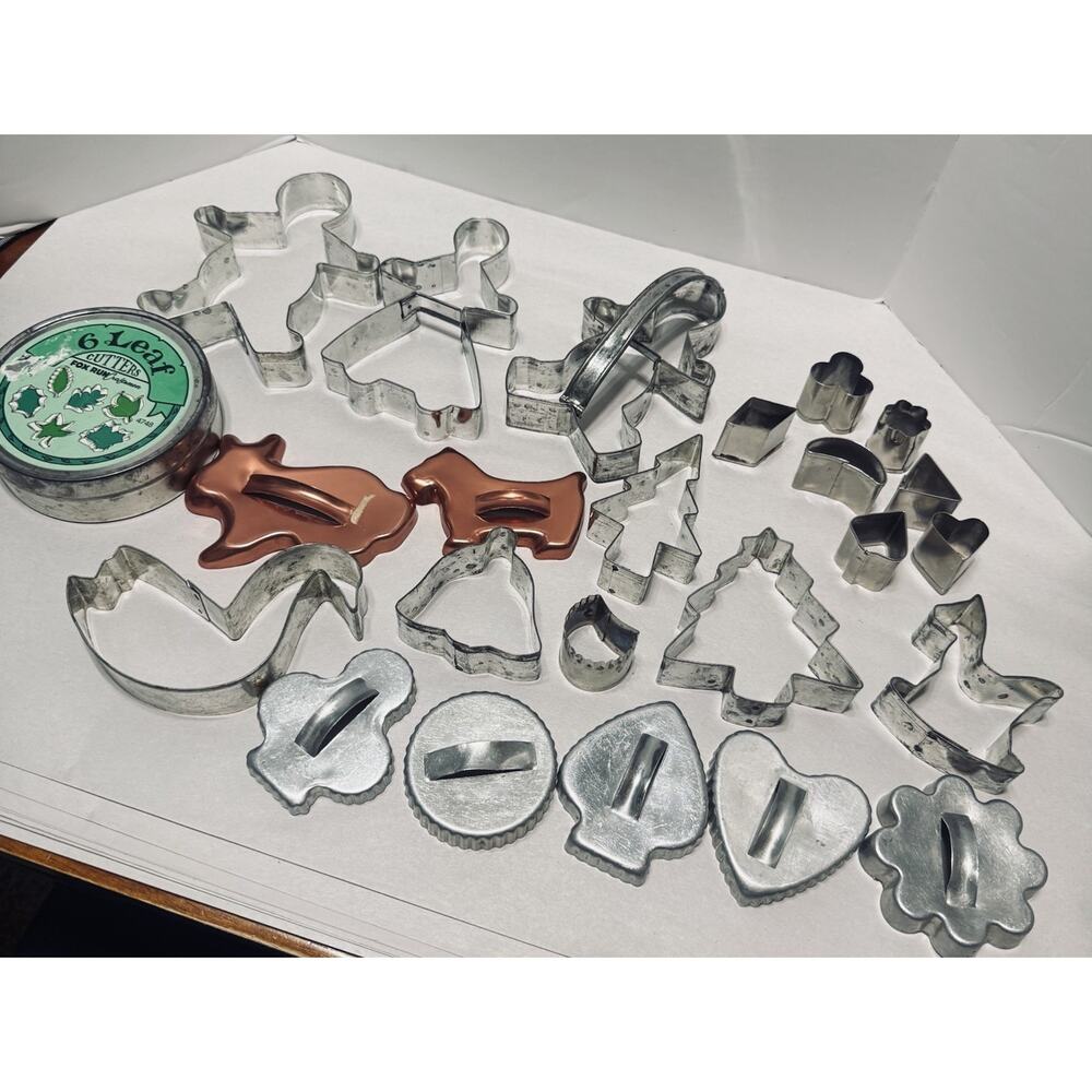 Vintage Lot Of Cookie Cutters Aluminum Copper Gingerbread Men Leaves Card Suits